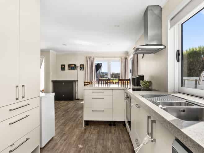 223 Farndon Road, Clive