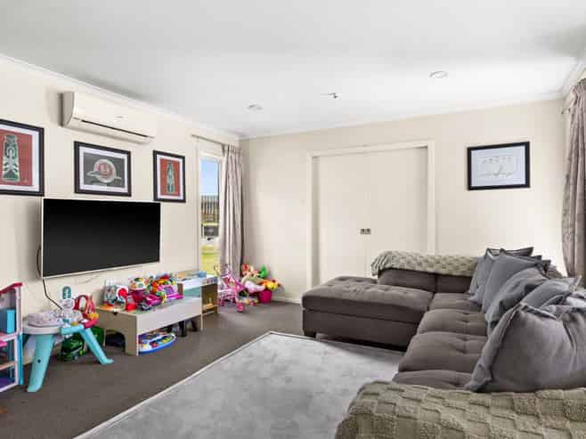 223 Farndon Road, Clive