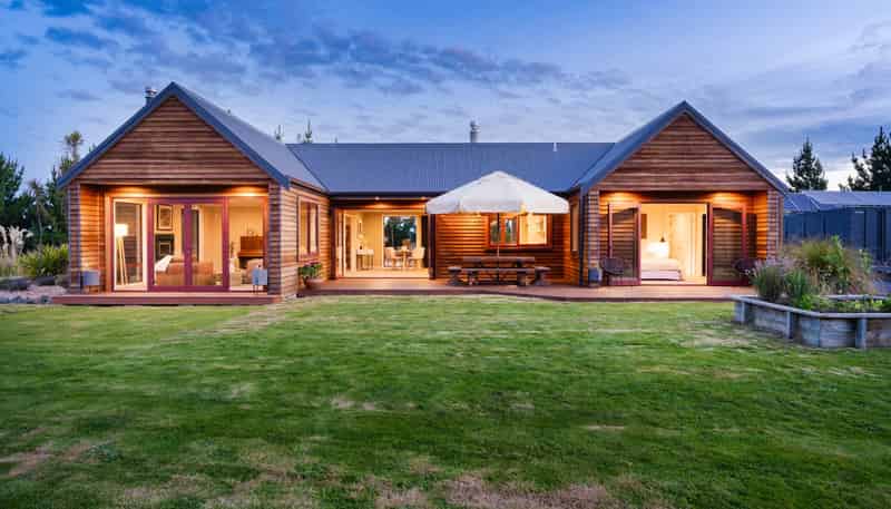 689 Big Stone Road, Kuri Bush