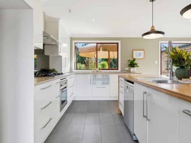 689 Big Stone Road, Kuri Bush