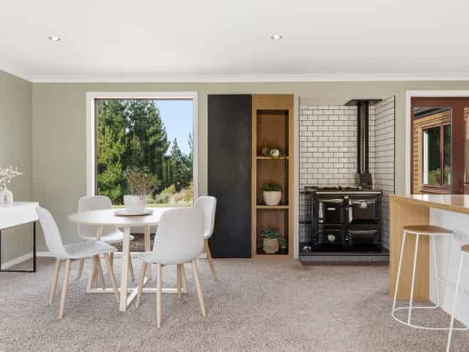 689 Big Stone Road, Kuri Bush