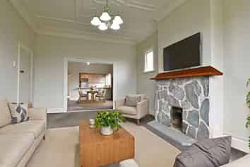 64 Hargest Crescent, SAINT KILDA