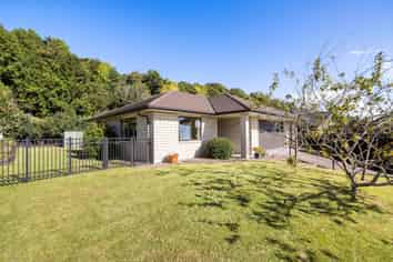 73 Bathurst Crescent, Pyes Pa