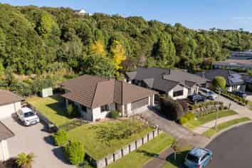 73 Bathurst Crescent, Pyes Pa