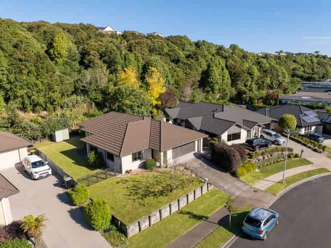 73 Bathurst Crescent, Pyes Pa