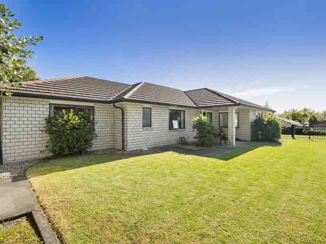 73 Bathurst Crescent, Pyes Pa