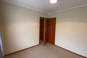 1/2 Pooley Street, Pakuranga Heights