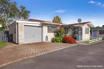 2/14 Burns Street, Westown