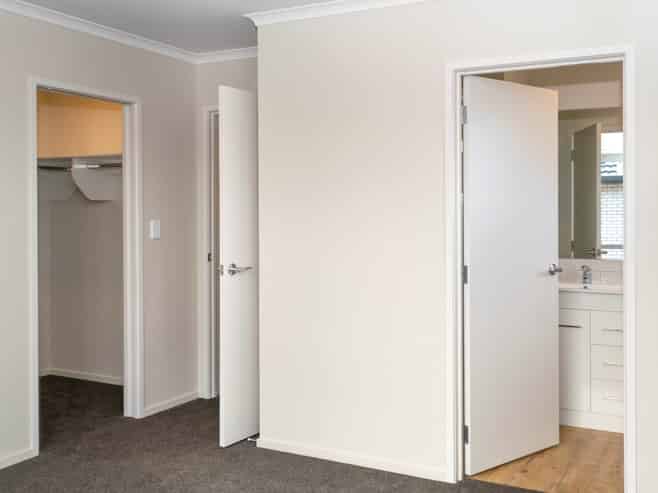 8 Caproni Road, Burleigh