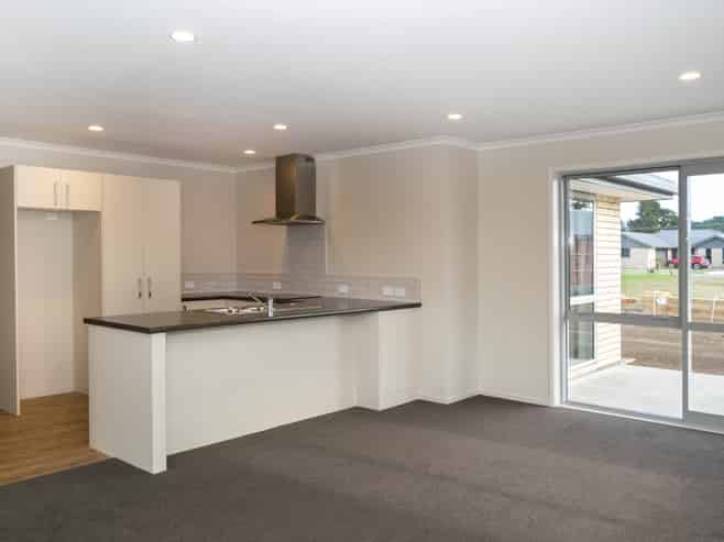 8 Caproni Road, Burleigh