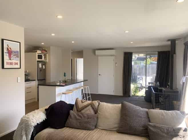 11 Quail Street, Albert Town