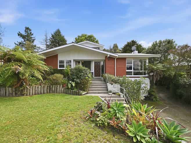 33 Simmonds Crescent, Springfield