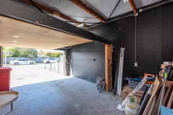 Affordable Trade Unit in Hurley Road Hub