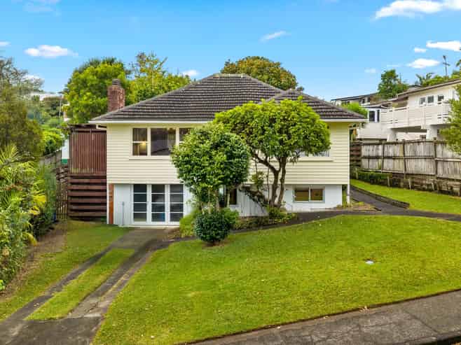 15 Rosecamp Rd, Beach Haven