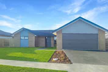 8 Loeb Place, Rolleston