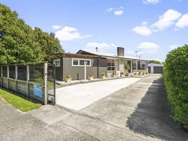 49 Rhonda Avenue, Deanwell