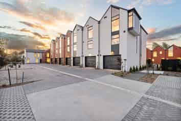 2/11 Donald Place, Saint Albans