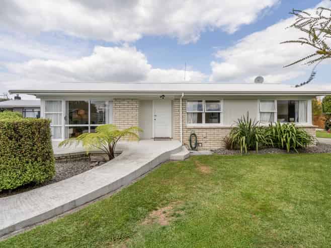 12 Erika Place, Fairview Downs