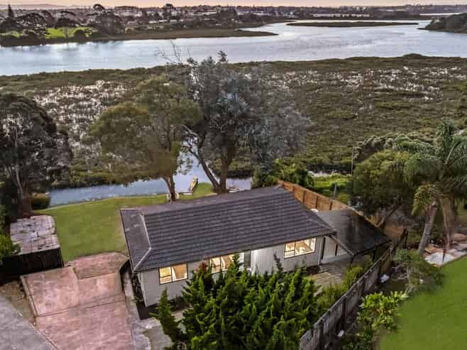 8 Sceptre Place, Avondale