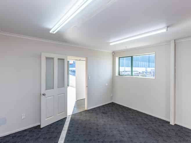 Functional workshop with practical access