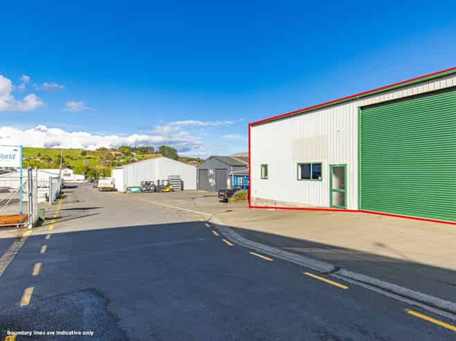 Functional workshop with practical access