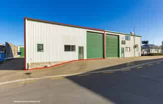 Functional workshop with practical access