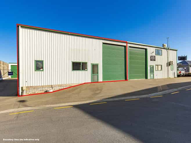 Functional workshop with practical access