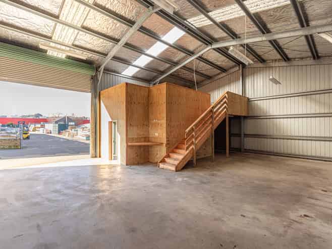 Functional workshop with practical access