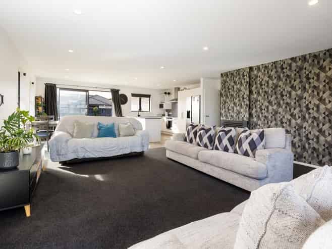 33 Harvard Road, Burleigh