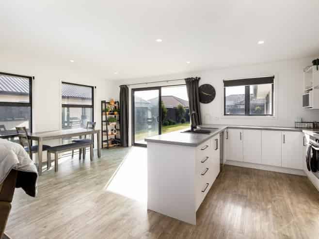 33 Harvard Road, Burleigh