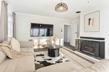 21 Hadfield Crescent, College Estate