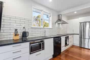 21 Hadfield Crescent, College Estate