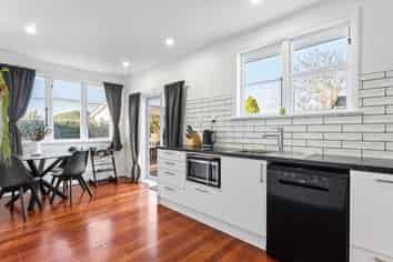 21 Hadfield Crescent, College Estate