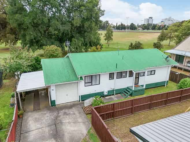 76A Kahikatea Drive, Melville