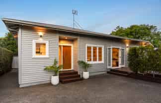 2/105 Lancaster Road, Beach Haven