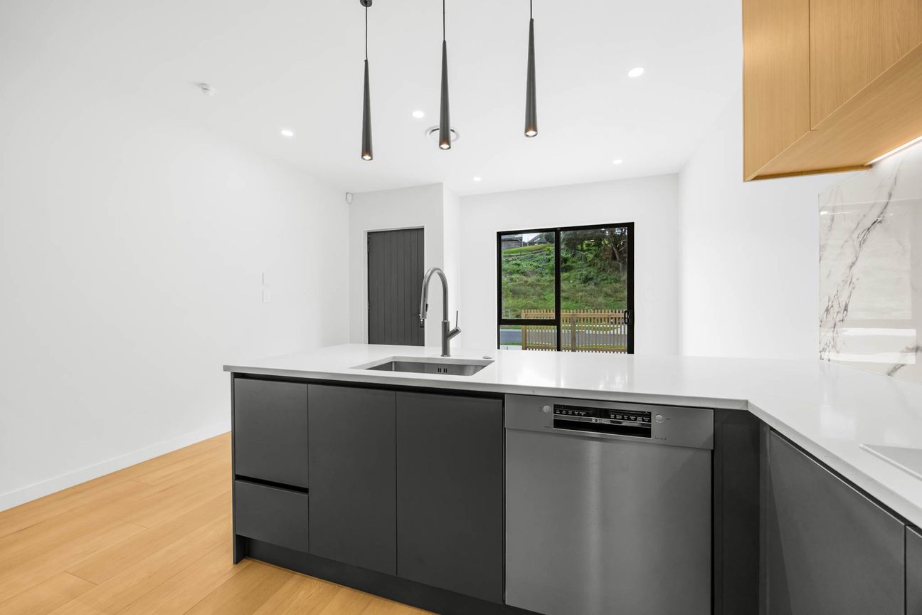 Versatile Family Living with Ground-Floor Master - Vista 5