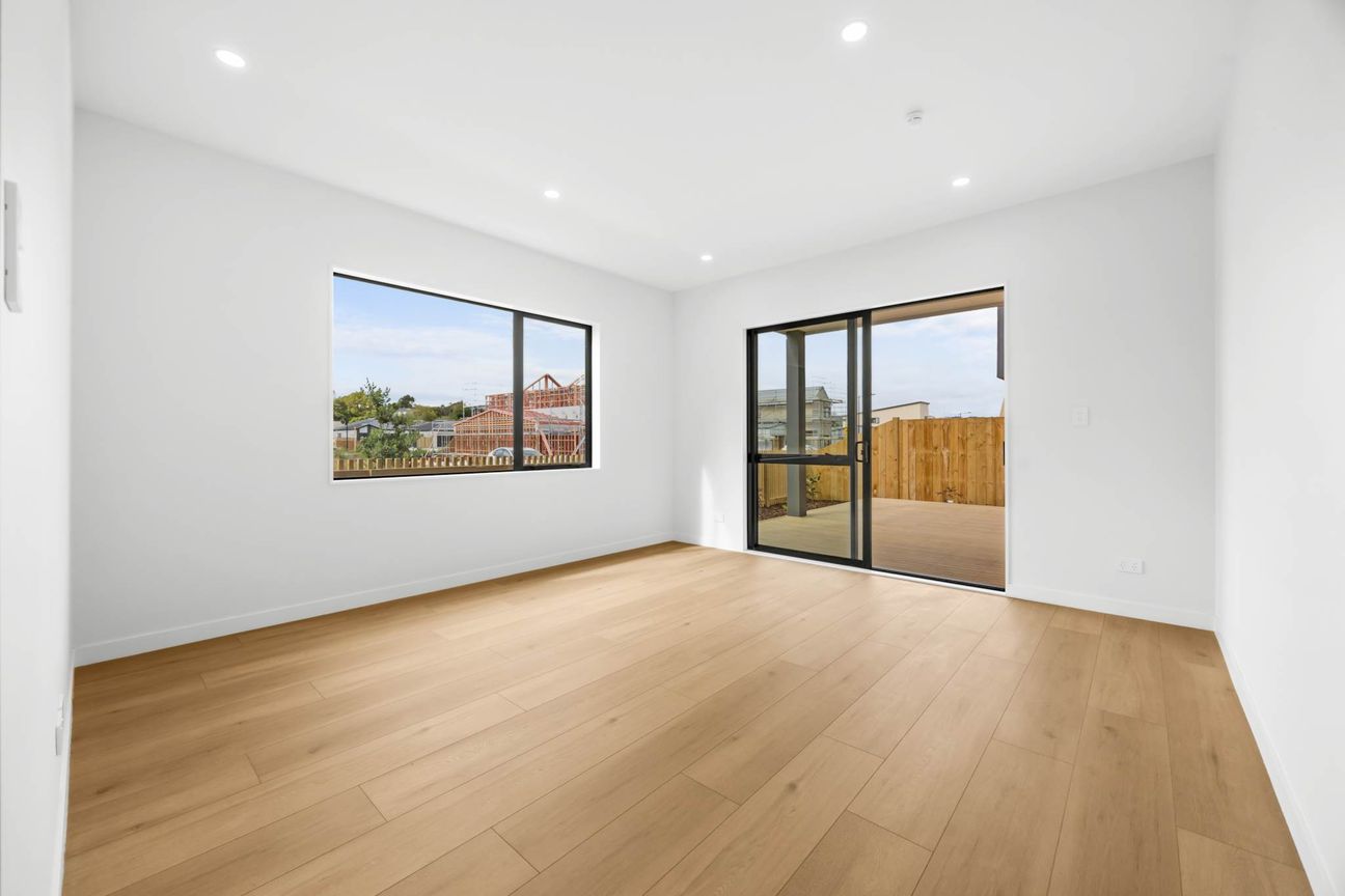 Versatile Family Living with Ground-Floor Master - Altro