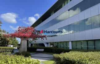 Executive Level Takapuna Office with Flexibility