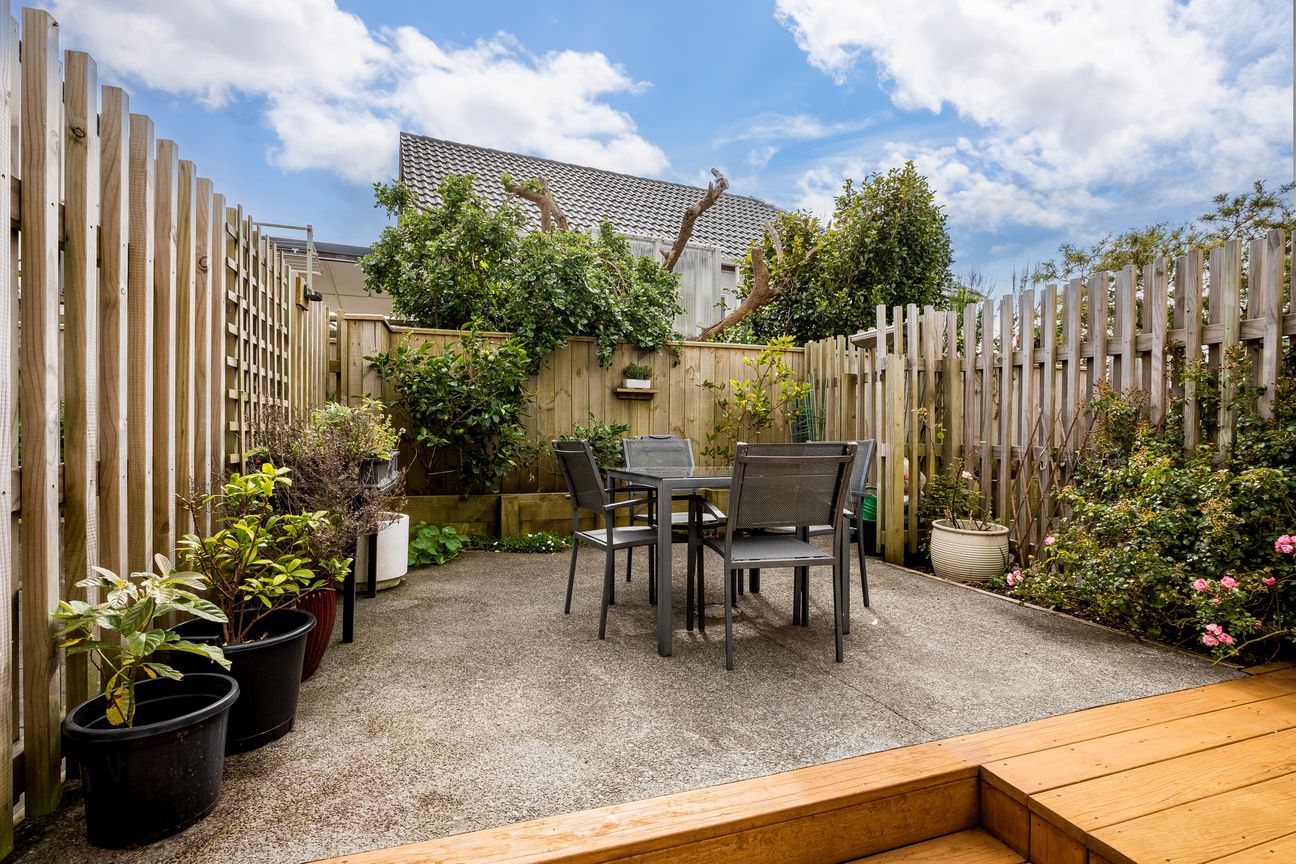 Modern Living with North Facing Courtyard - Aanzicht 4