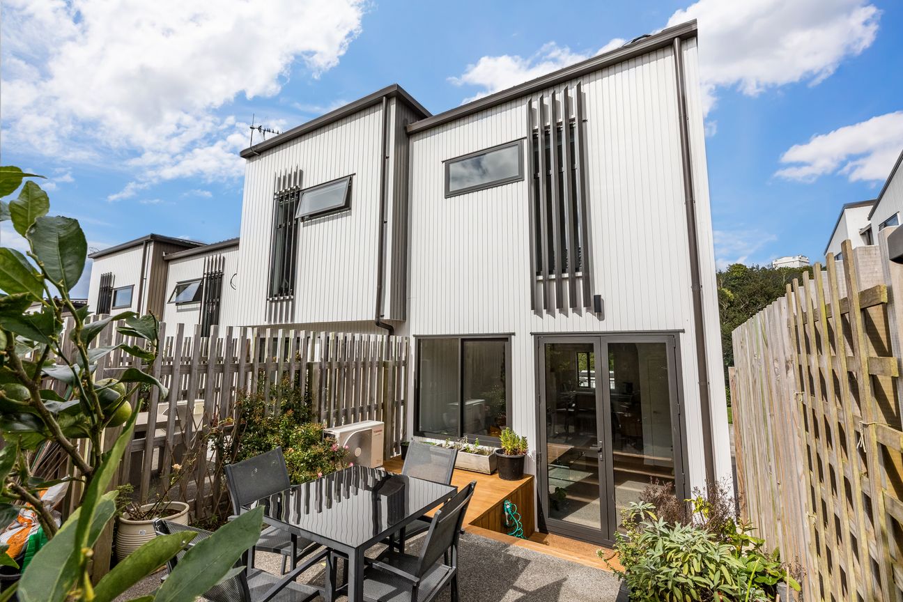 Modern Living with North Facing Courtyard - Aanzicht 3