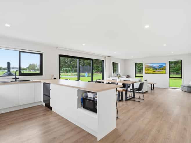 150 Fairweather Road, Myross Bush