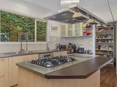 534 Gillespie Place, Acacia Bay