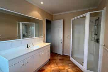  Scarborough Lane, Kamo