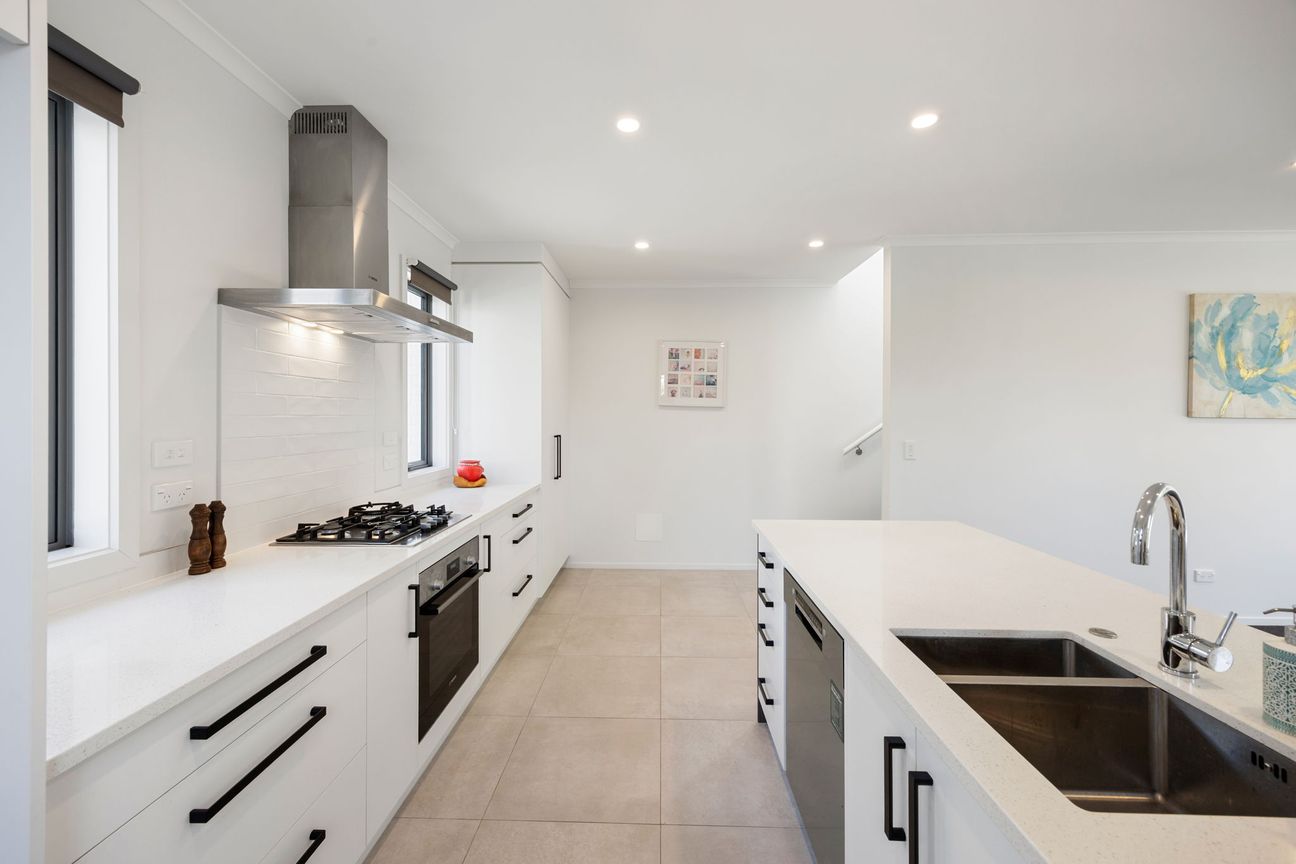Premium Near-New Queenwood Lifestyle Townhouse - Bild 6