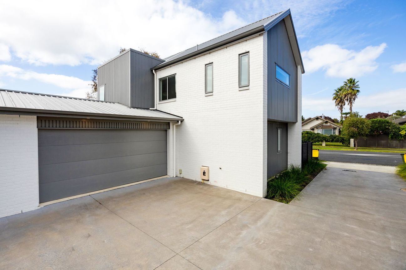 Premium Near-New Queenwood Lifestyle Townhouse - Bild 2