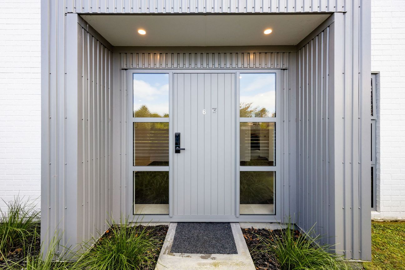 Premium Near-New Queenwood Lifestyle Townhouse - Bild 3