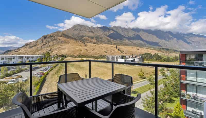 305/30 Red Oaks Drive, Frankton