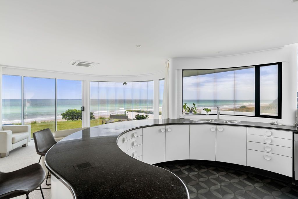 Absolute Beachfront - Fler
