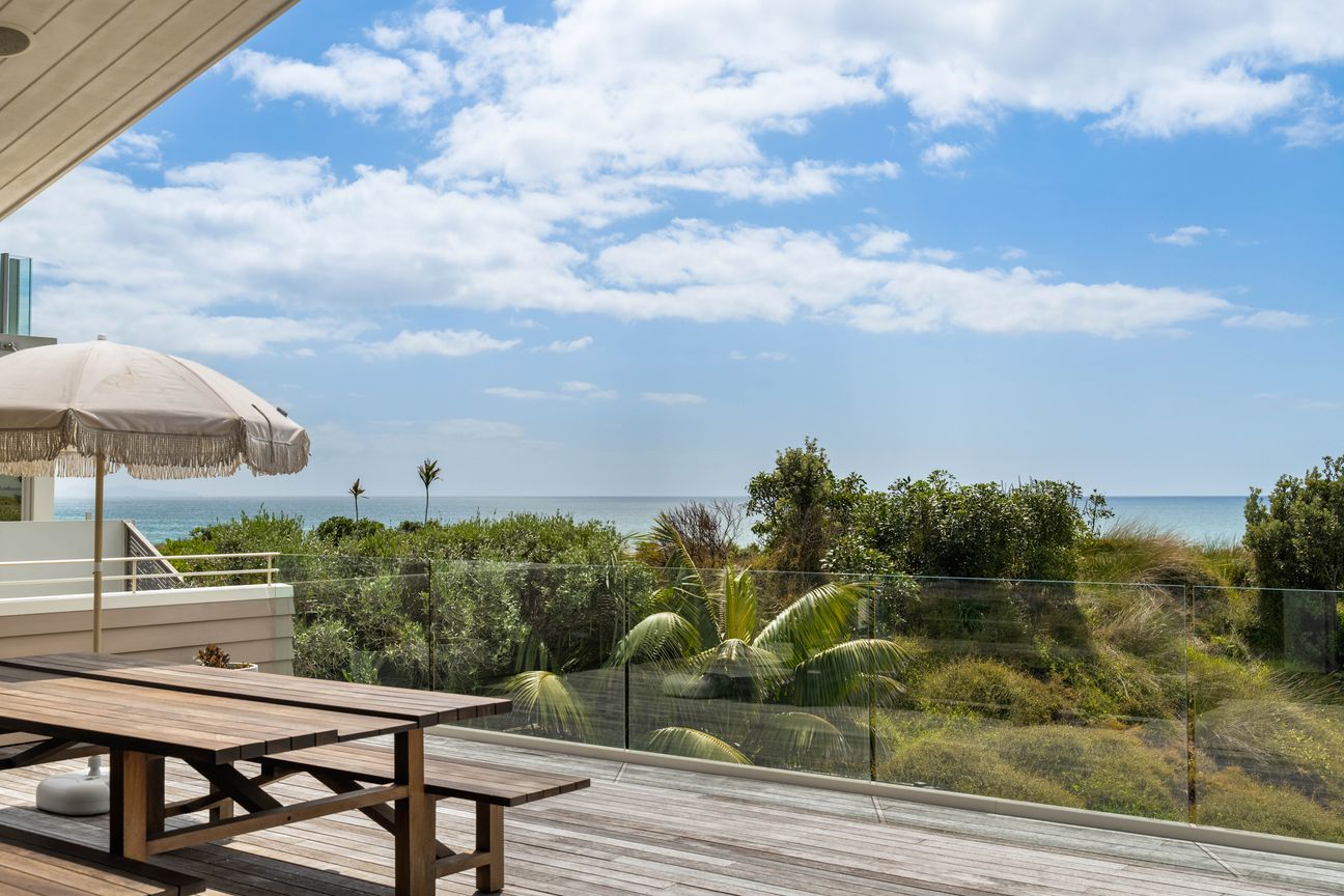 Beachfront - 5 Bed | 4 Bath | Pool - Aanzicht 2