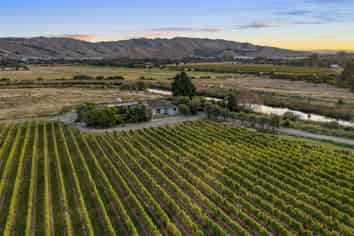 686 Dillons Point Road, Redwood Pass